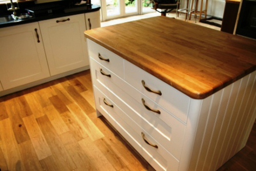 Coloured Lacquered Island With Solid Oak Top