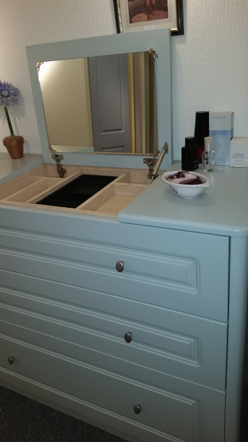 Drawer Chest With Mirror