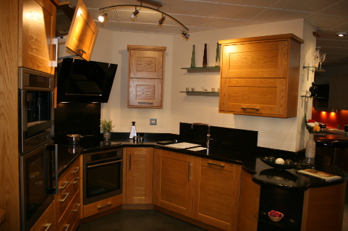 Oak Kitchen With Layered Handles