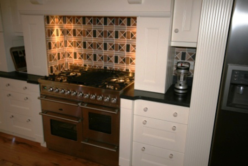 Range Cooker Flanked By Square Legs