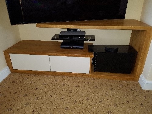 TV Unit With Handleless Drawers