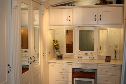 Triple Mirror With Vanity Unit And Stool