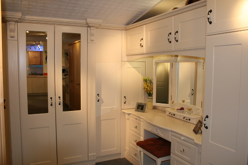 Bedroom With Pilasters And Corbels