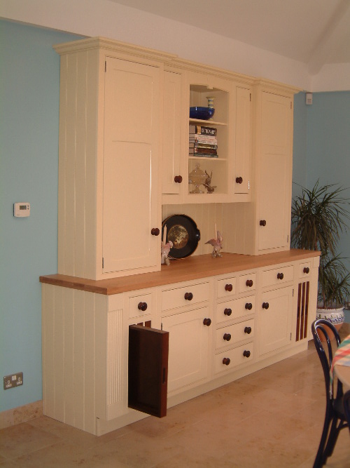 Freestanding Dresser With Pull Out Trays